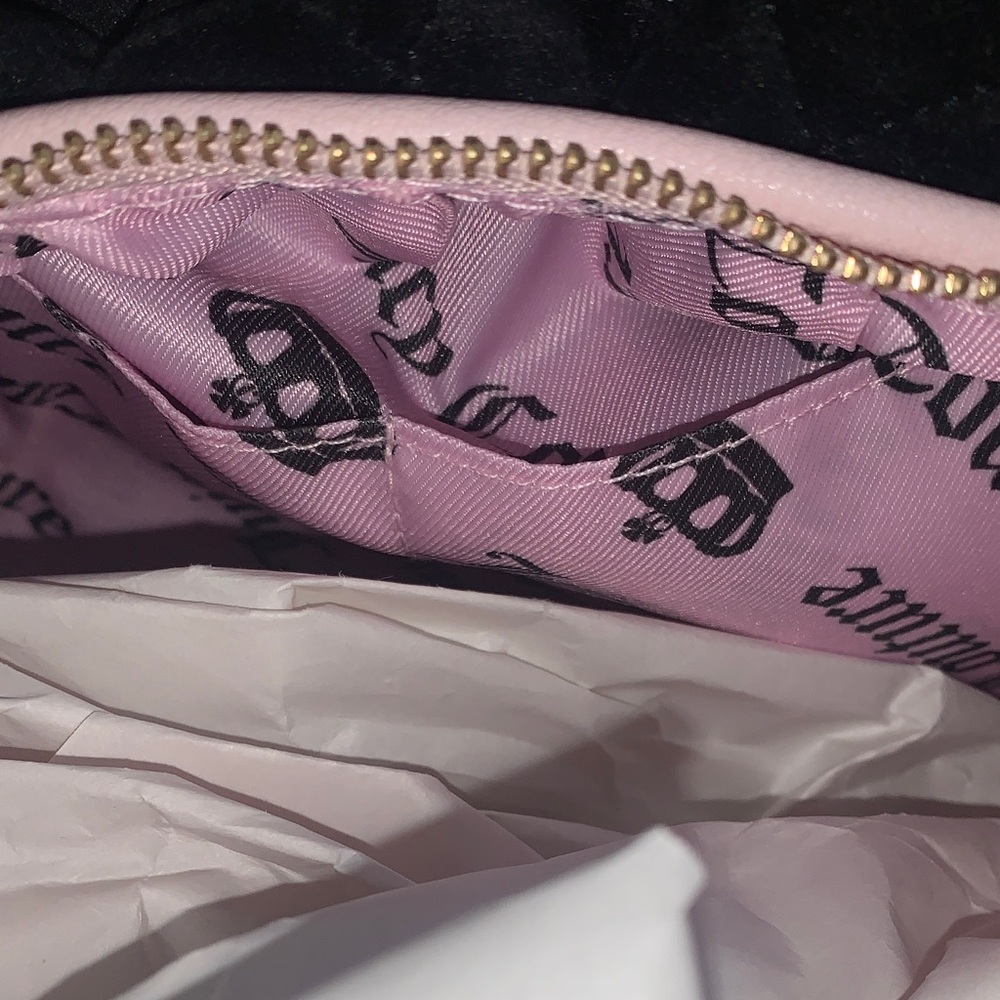 🆕- JUICY TALE BOWLERS BAG IN LIQUORICE WITH BEAUTIFUL
 BIG PINK BOW 🎀 - Picture 11 of 14